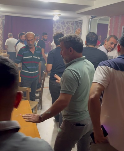 Adana'da çift çelik kapılı kumarhaneye 'koçbaşı' ile baskın: 49 şahıs yakalandı