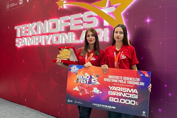 Kimya Teknolojisi Bölümü Öğrencileri TEKNOFEST 2025’ten Birincilikle Döndü