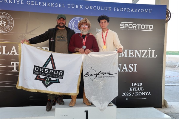 Adanalı geleneksel okçu Konya'da kendi rekorunu kırdı
