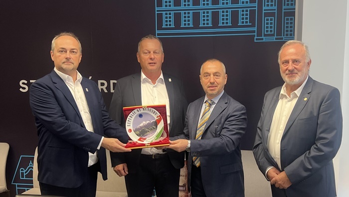 Şahbaz, İstanbul Fatih’in Müstakbel Kardeşi  Szekszárd’da