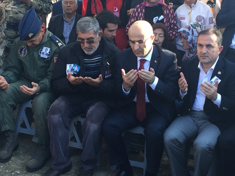 Şehit oğlunun düğününü yapmak için çalışıyordu