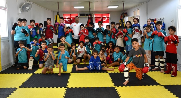 Wushu antrenörü muhtar, mahallesindeki çocuk ve gençlere savunma eğitimi veriyor