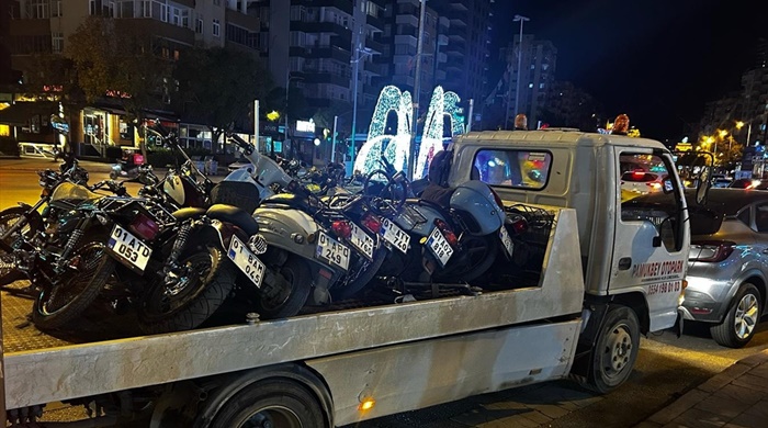 Adana'da denetimlerde 526 motosiklet trafikten men edildi