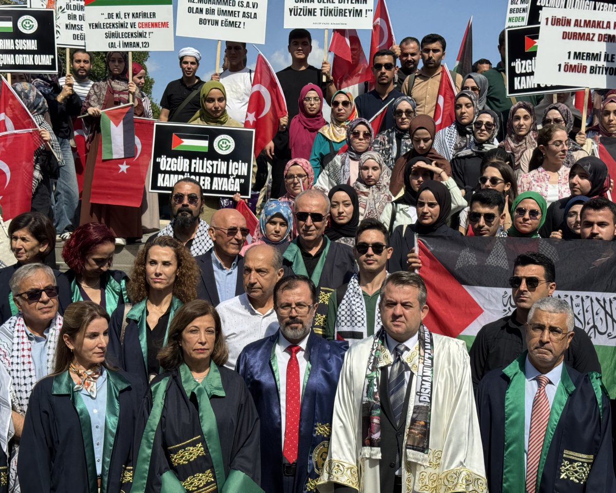 Adana'da Çukurova Üniversitesince Filistin'e destek için yürüyüş düzenlendi