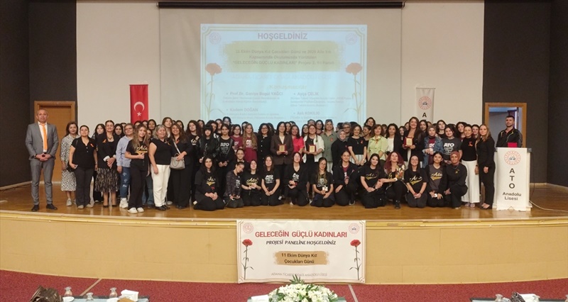 Adana'da "Geleceğin Güçlü Kadınları" konulu panel düzenlendi