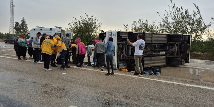 Adana'da tarım işçilerini taşıyan midibüsün devrildiği kazada 11 kişi yaralandı