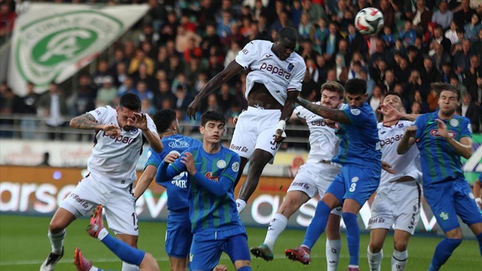 Trabzonspor, deplasmanda Çaykur Rizespor'u 2-1 yendi.