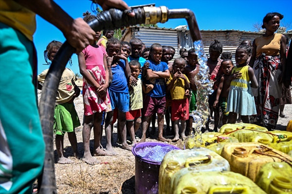 Adana'dan uzanan yardım eli Madagaskar'a 5 yılda 1652 su kuyusu kazandırdı