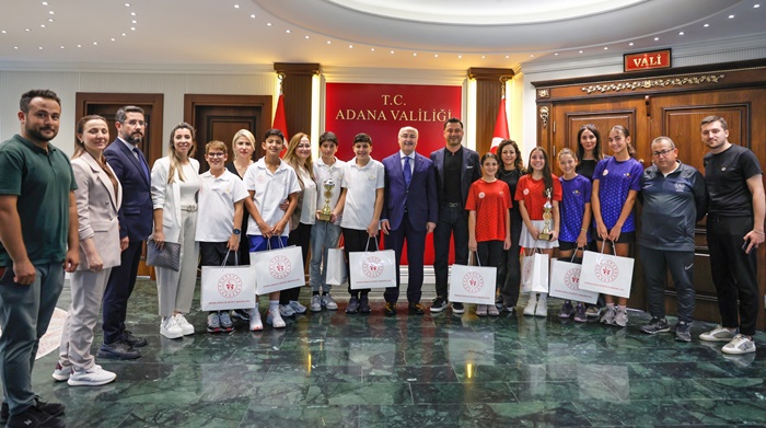 Vali Köşger, Anadolu Yıldızlar Ligi Tenis Türkiye Şampiyonası’nda Derece Yapan Sporcularımızı Kabul Etti