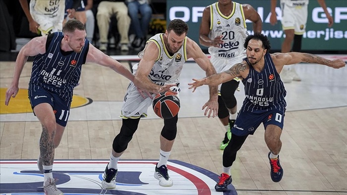 Basketbol Avrupa Ligi'nde Türk derbisinin galibi Fenerbahçe Beko