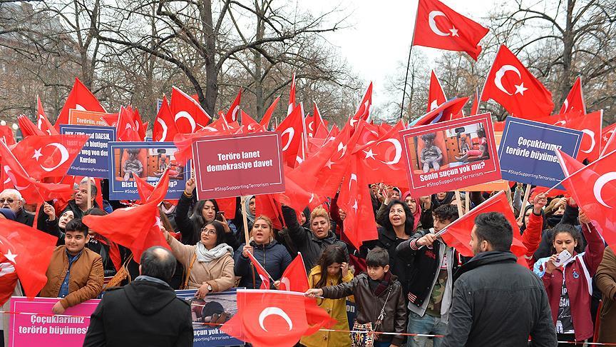 Strazburg'da 'Teröre Lanet, Demokrasiye Davet' mitingi