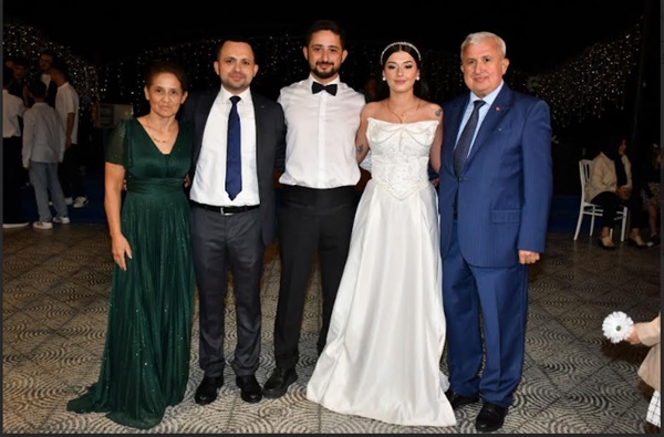 İş ve siyaset dünyasını buluşturan düğün