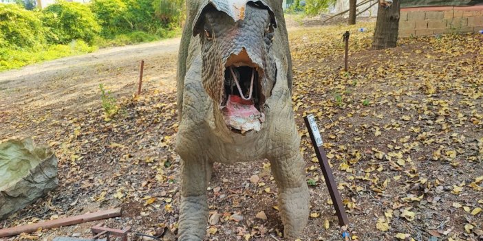 Milyonlarca lira harcanan Dinazor Park çürümeye terk edildi