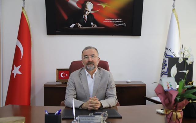 İlahiyat Fakültesinde Devir Teslim Töreni Yapıldı