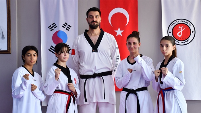 Hem kendisi hem sporcusu aynı turnuvada madalya mücadelesi verecek