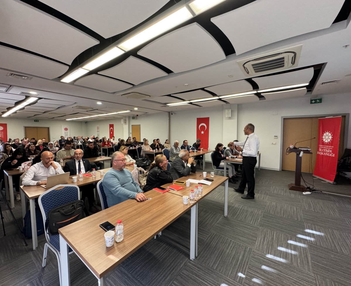 Adana İşetişim Başkanlığı’dan “Bir Kare, Bin Kelime: Basında Haber Fotoğrafı Kullanımı”  eğitimi