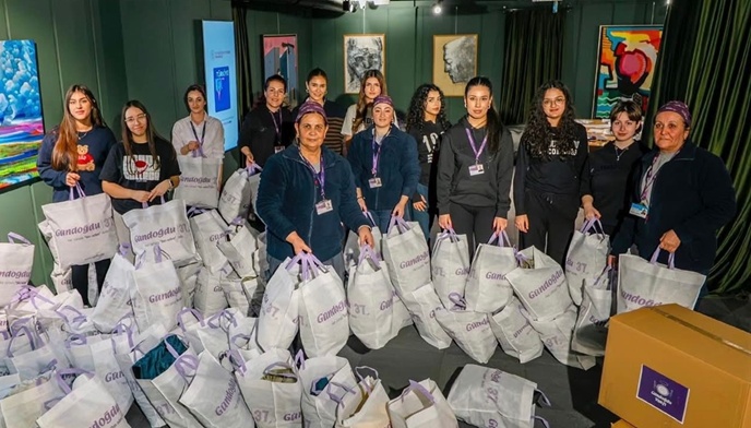 Hatay ve Adana'daki çocuklara kışlık kıyafet desteği