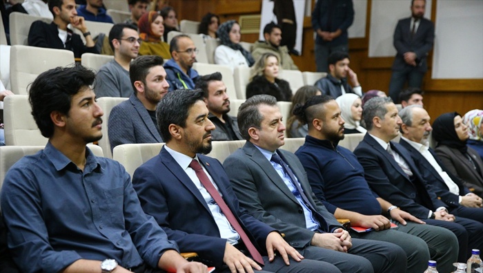 Adana'da "Geleceğin Liderleri Akademisi" eğitimi başladı