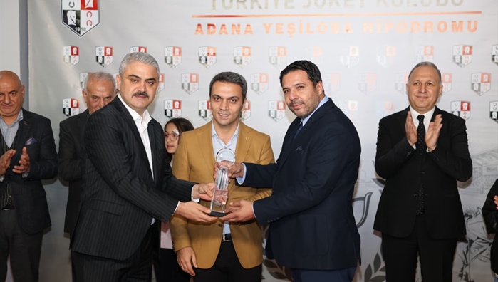 Pozantı Belediye Başkanlığı Koşusu'nu jokeyliğini Halis Karataş'ın yaptığı "Kocaefe" kazandı