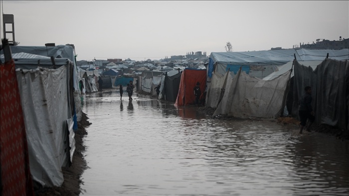 Gazze'de yüzlerce çadır yoğun yağış nedeniyle sular altında kaldı