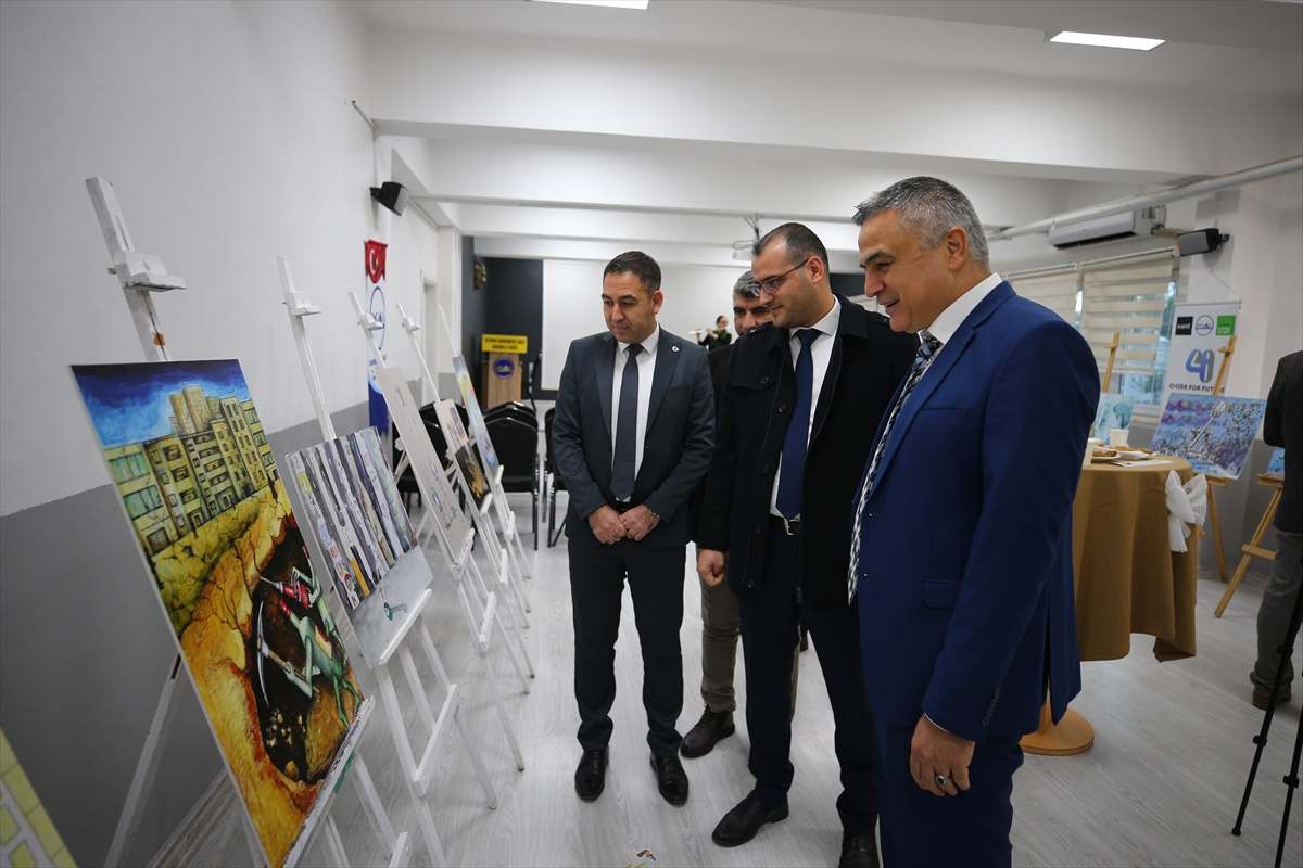 Adana'da "Sağlıklı Nesil Sağlıklı Gelecek" resim sergisi açıldı