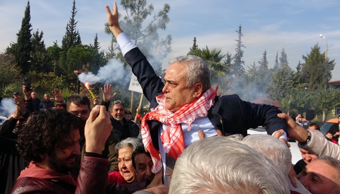 CHP’den istifa eden Çakır memleketi Mersin’de coşkuyla karşılandı