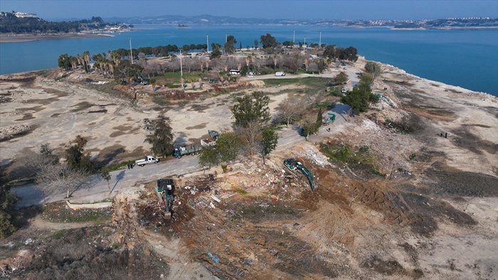 Adana'da Seyhan Baraj Gölü kıyısındaki kaçak yapıların yıkımı tamamlandı