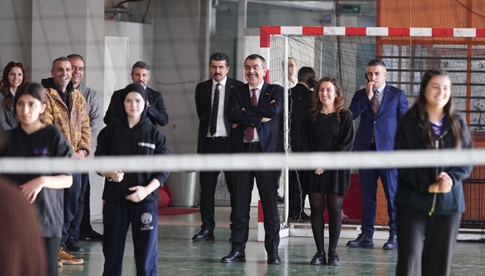 Milli Eğitim Bakanı Tekin, Adana'da lise ziyaret etti