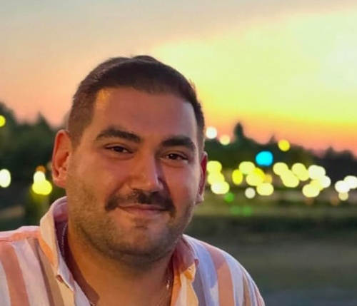 Adana'da kargoya bırakılan kaçak sigara paketini polise teslim eden şube müdürü öldürüldü