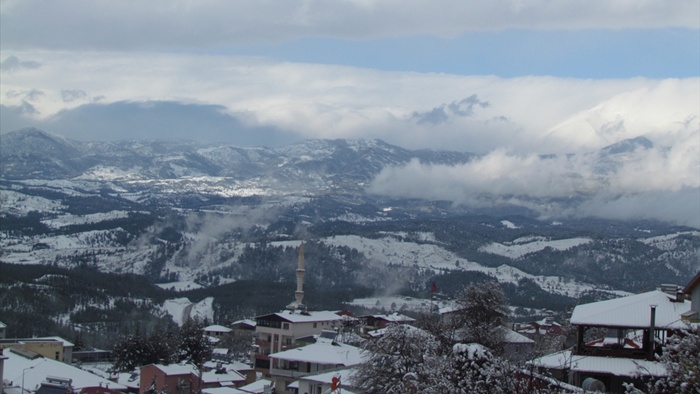 Aladağ ilçesinde kar yağışı etkisini sürdürdü