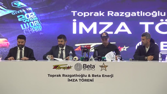 Milli motosikletçi Toprak Razgatlıoğlu, Adana'da sponsorluk anlaşmasını yeniledi