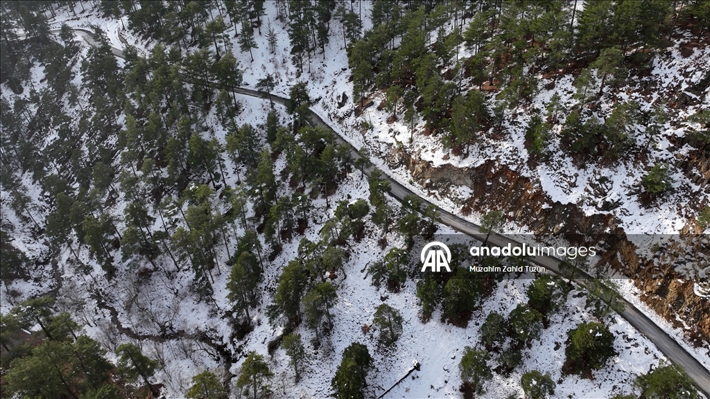 Aladağlar'da oluşan kar güzelliği...