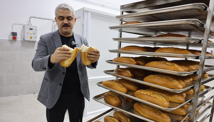Pozantı’da Siyaset Değil, Hizmet Kazandı: İlk Ekmekler Çıktı!