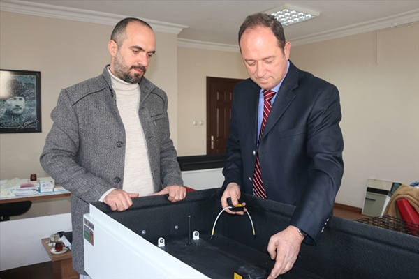 Adana'da emekli doktor zararlı mikroorganizmaları yok eden dezenfeksiyon kabini üretti