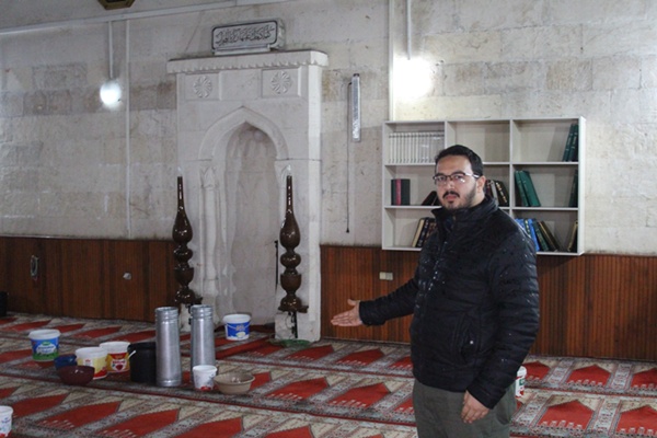 Çatısı akan 201 yıllık camide kovalı önlem