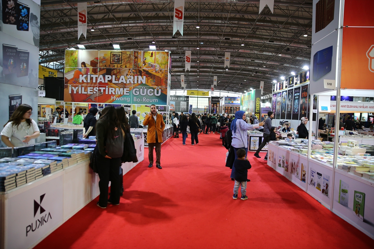 "Çukurova 18. Kitap fuarı" 5'inci gününde devam ediyor