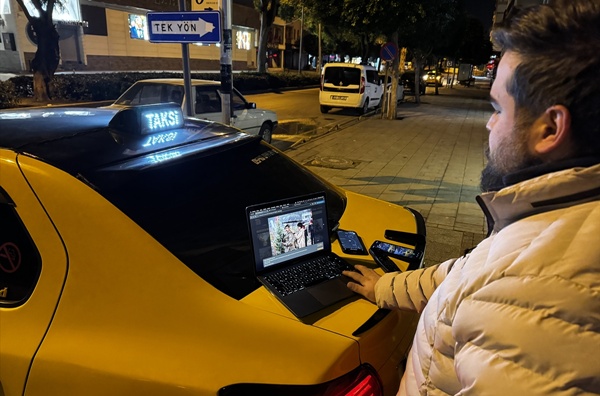 Adana'da gece mesaisi yapanlar AA'nın "Yılın Kareleri" oylamasına katıldı