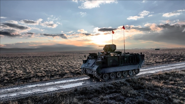 Türkiye'nin ilk elektrikli zırhlı personel taşıyıcısı E-ZPT görücüye çıktı