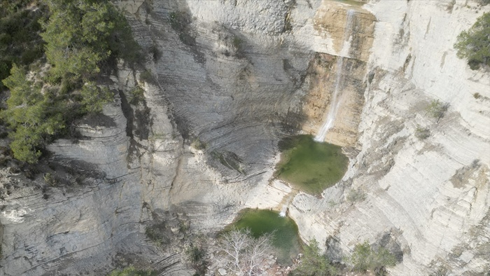 Yaz aylarında kuruyan Adana'daki Şarlayan Şelalesi yeniden akmaya başladı