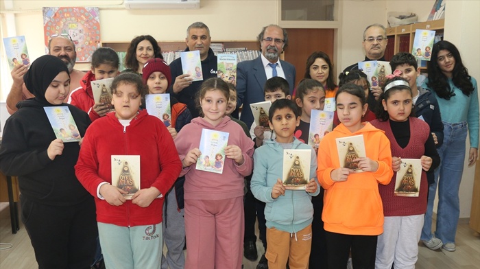 Görme engelli öğrencilerin Braille alfabesiyle yazdığı öykü ve şiirler kitaplaştırıldı
