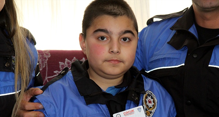 Hayaline kavuştu polis oldu