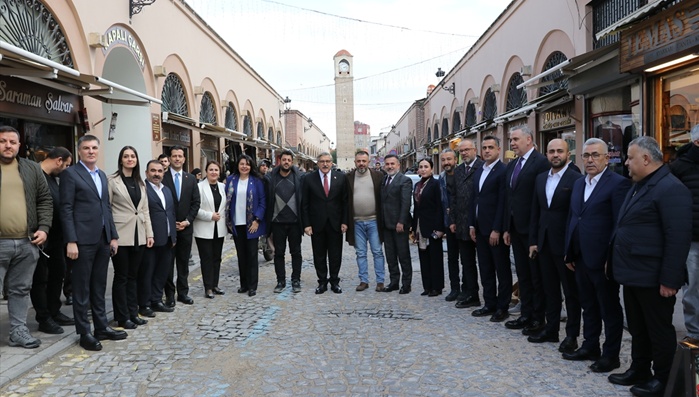 Yayman: "Bayrağa uzanan eller kırılır. Bu millet bayrağı yere düşürmez, vatanı böldürmez, Türkiye yenilmez."