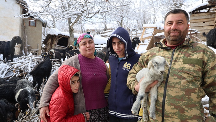 Kırsalda hayvancılıkla uğraşan kadın besicinin zorlu mesaisi