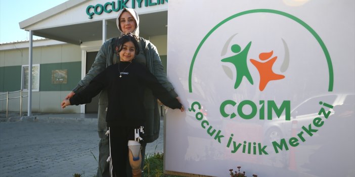 Enkazdan 117 saat sonra kurtarılan Zeliha, öğretmenlik hayaline protez bacakla ilerliyor