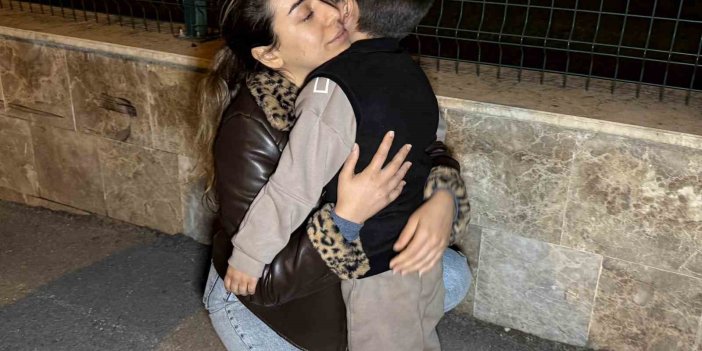 Anne, çocuğuna 1,5 yıl sonra polis merkezinde kavuştu