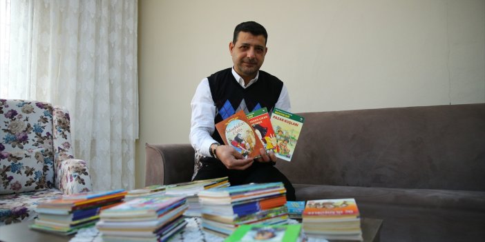 Depremzede çocukları kitapla buluşturarak eşi ve iki evladının acısını unutmaya çalışıyor