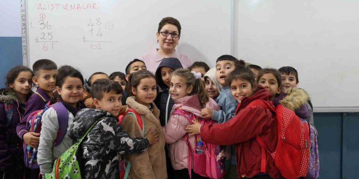 Fatma öğretmen kanseri atlattı, öğrencilerine kavuştu