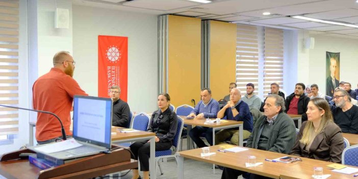 Adana’da ’Diksiyon ve Yapay Zeka Çağında Habercilik’ eğitimi