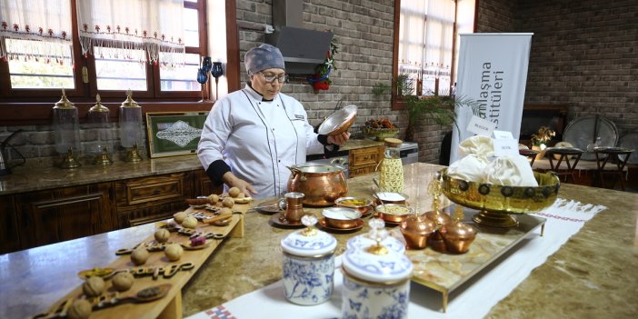 Lohusa şerbeti "kaynar" geleneği Adana'daki usta öğreticiler tarafından yaşatılıyor