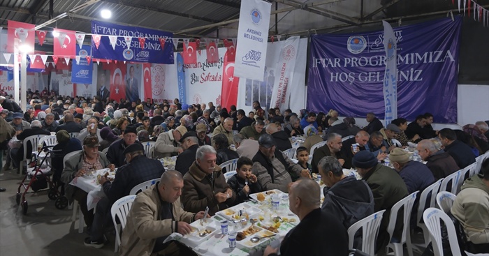 Adana Vakıflar Bölge Müdürlüğü Mersin'de iftar programı düzenledi